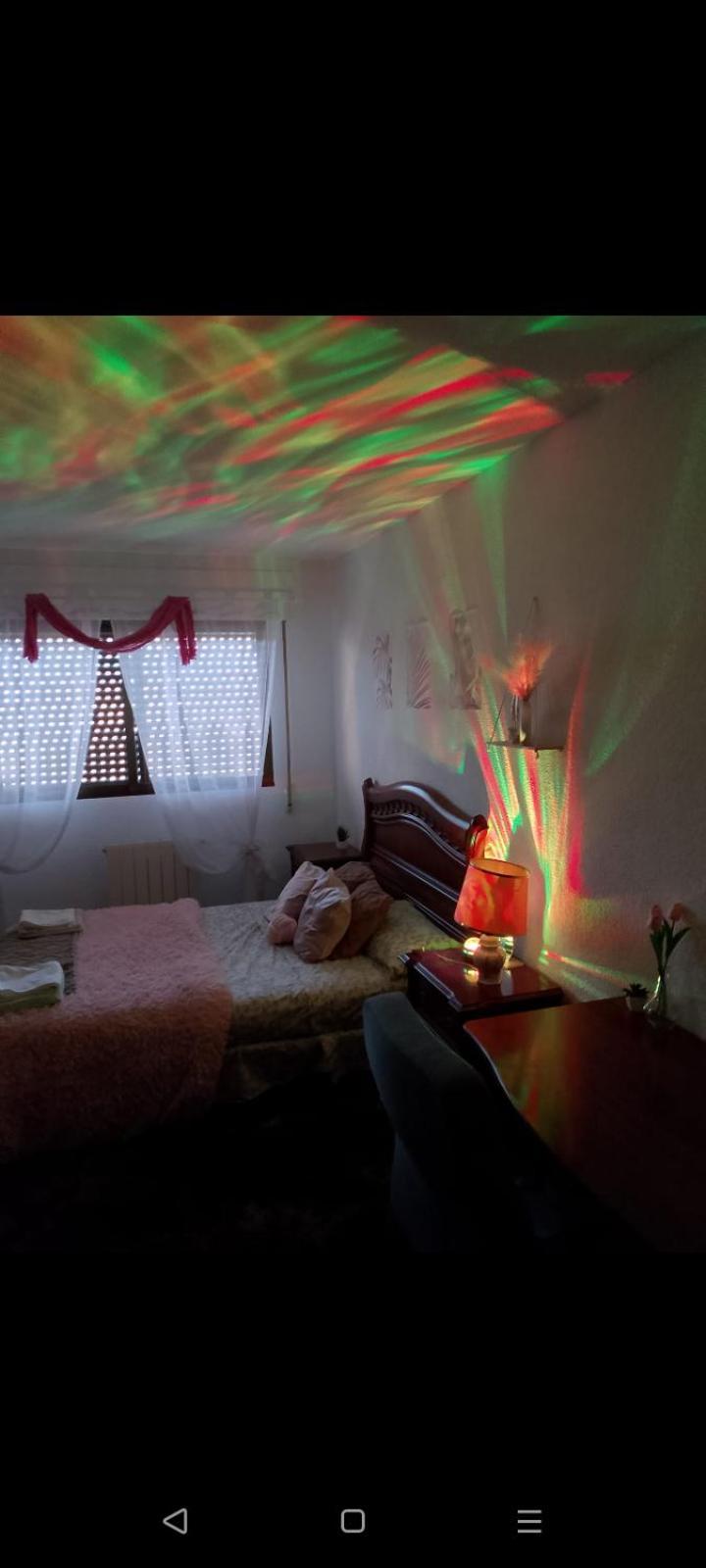 Habitacion Amplia Y Comoda غرناطة الغرفة الصورة